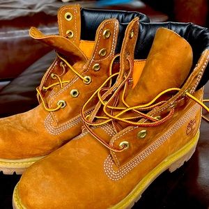 TIMBERLAND WOMEN SIZE 6.5